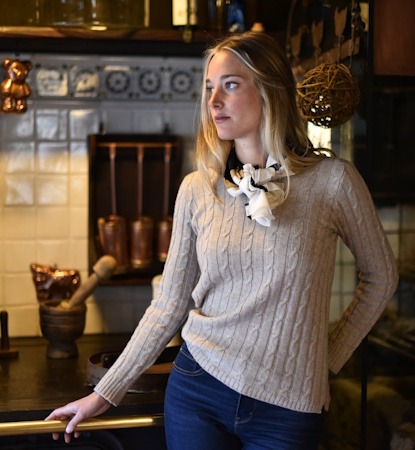 Girocollo beige a trecce